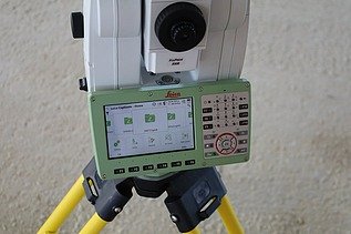 Testování robota na stavbě
