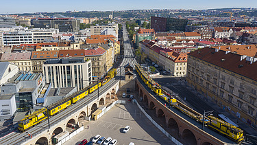 Pohled na železniční Negrelliho viadukt