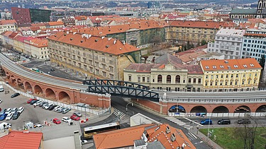 Pohled na železniční Negrelliho viadukt