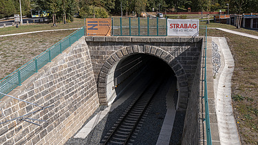 Pohled na vjezd do železničního tunelu