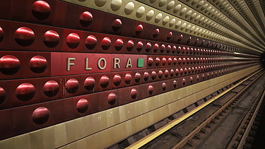 Obložení stanice metra Flora v Praze